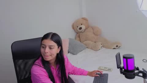 Juli C online show from December 2025 01:22:02 AM