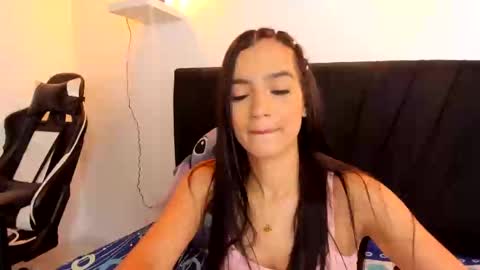 Snapshot of valeriie_pretty chatting on February 2025 11:49:01 PM Vale online show from February 2025 11:49:01 PM