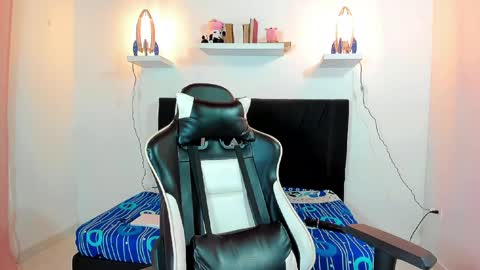 Snapshot of valeriie_pretty chatting on February 2025 02:55:02 AM Vale online show from February 2025 02:55:02 AM