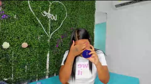 Snapshot of valery_021 chatting on March 2025 08:32:01 PM Valery online show from March 2025 08:32:01 PM