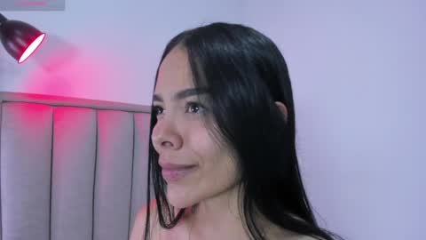 Cris  online show from April 2026 01:32:02 PM