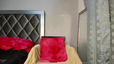 Snapshot of valetino_stonee chatting on June 2026 08:12:02 PM Valentino online show from June 2026 08:12:02 PM