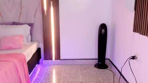 Snapshot of valloletsamar chatting on October 2025 12:03:02 PM Vallolet Peach online show from October 2025 12:03:02 PM