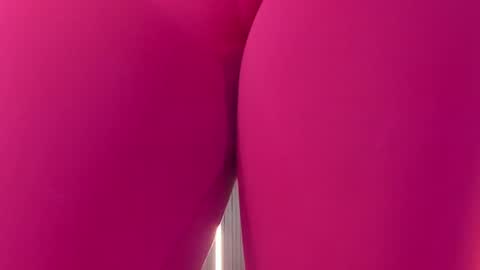 Snapshot of valloletsamar chatting on June 2026 12:04:02 PM Vallolet Peach online show from June 2026 12:04:02 PM