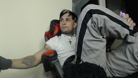 david guzman i model independenthelp me with a thumbs up online show from January 2025 11:51:01 PM