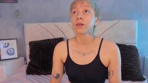 Snapshot of vane_grey chatting on July 2026 04:33:01 PM vane_grey online show from July 2026 04:33:01 PM
