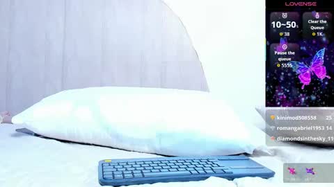 V A N E  online show from September 2025 11:37:01 AM