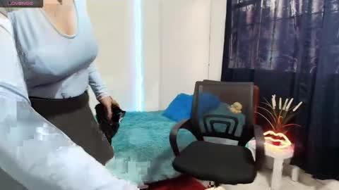 Vanesa online show from April 2026 12:49:01 PM