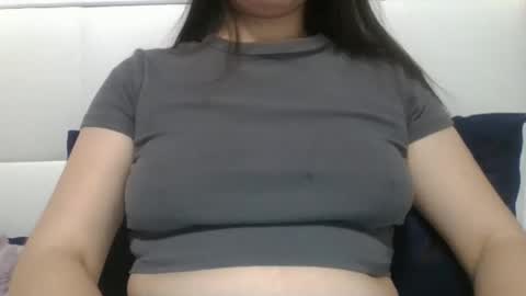 Snapshot of vanesajewel chatting on November 2025 09:48:01 PM VanesaJewel online show from November 2025 09:48:01 PM