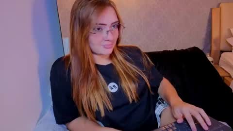 Snapshot of vanessa_foxyy chatting on July 2026 08:33:01 PM vanessa_foxyy online show from July 2026 08:33:01 PM