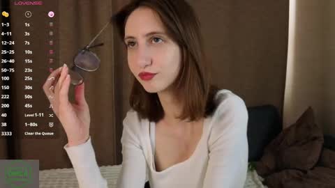 Snapshot of vanessa_sweeti chatting on June 2026 08:42:02 AM Alice online show from June 2026 08:42:02 AM