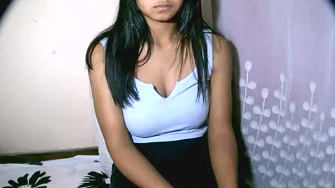 Snapshot of vanih27 chatting on July 2026 08:44:01 PM vanih27 online show from July 2026 08:44:01 PM