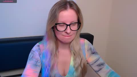 Mia online show from October 2025 06:56:01 AM