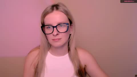 Snapshot of vanillaex_ chatting on May 2026 12:22:01 PM Mia online show from May 2026 12:22:01 PM