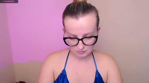 Snapshot of vanillaex_ chatting on June 2026 01:35:02 PM Mia online show from June 2026 01:35:02 PM