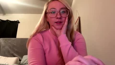 Snapshot of vanillapuddingpie chatting on January 2025 02:57:02 AM vanillapuddingpie online show from January 2025 02:57:02 AM