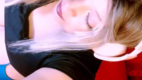 Snapshot of vanne_amet chatting on April 2026 02:04:02 AM free follow me online show from April 2026 02:04:02 AM