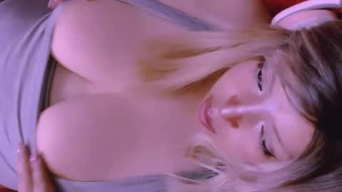 Snapshot of vanne_amet chatting on June 2026 02:01:01 AM free follow me online show from June 2026 02:01:01 AM