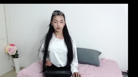 Snapshot of vanse_lust chatting on January 2025 11:39:02 PM Karuna online show from January 2025 11:39:02 PM