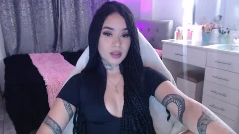 Snapshot of vayolett_bass chatting on October 2025 04:42:01 AM Vayolett Bass online show from October 2025 04:42:01 AM