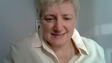 vea_motty online show from April 2026 12:03:02 PM