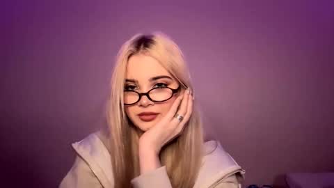 Monika online show from December 2025 12:10:01 PM