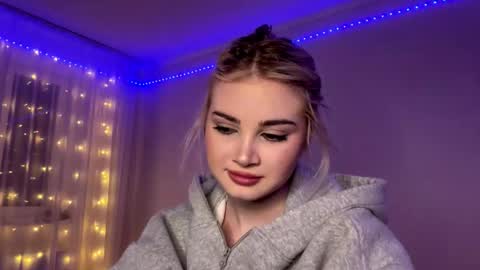 Monika online show from February 2026 01:05:02 PM