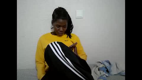 Snapshot of vee_gee chatting on May 2026 02:00:02 PM leeser online show from May 2026 02:00:02 PM