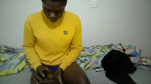 Snapshot of vee_gee chatting on May 2026 05:35:01 AM leeser online show from May 2026 05:35:01 AM