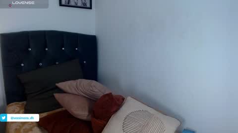 Vee Simons online show from February 2025 11:49:01 PM