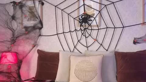 Vee Simons online show from October 2025 07:37:01 PM