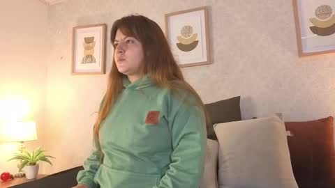 Vee Simons online show from November 2025 08:54:02 PM