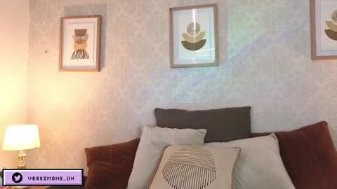 Vee Simons online show from December 2025 06:05:02 PM