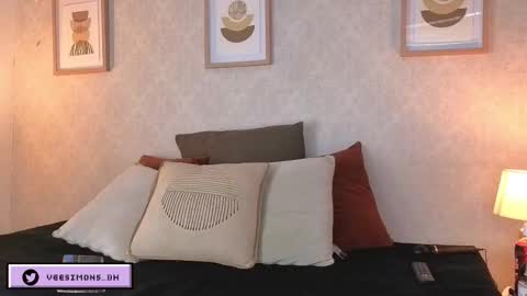 Vee Simons online show from March 2026 07:43:02 PM