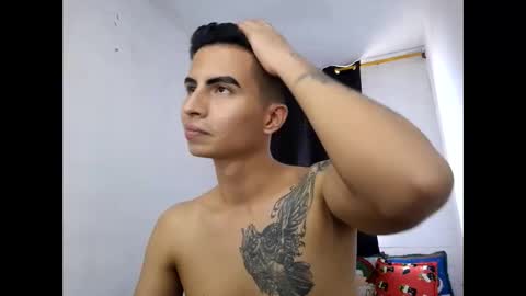 velk_hot1 online show from December 2024 05:03:01 PM