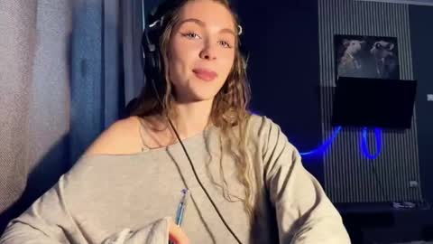 Nia online show from March 2026 12:22:01 PM