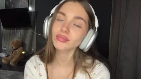 Nia online show from April 2026 04:30:01 PM