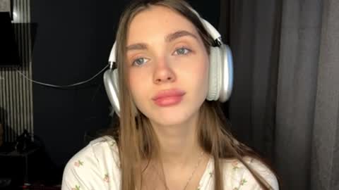 Nia online show from April 2026 03:01:02 PM