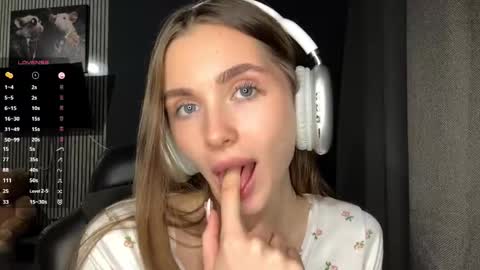 Nia online show from April 2026 05:18:01 PM