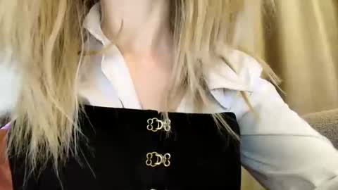 Snapshot of velvet_kissx chatting on May 2026 08:26:02 PM Uma online show from May 2026 08:26:02 PM