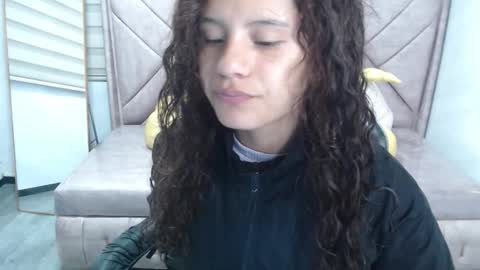 velvet_moon_v online show from September 2025 01:02:01 PM