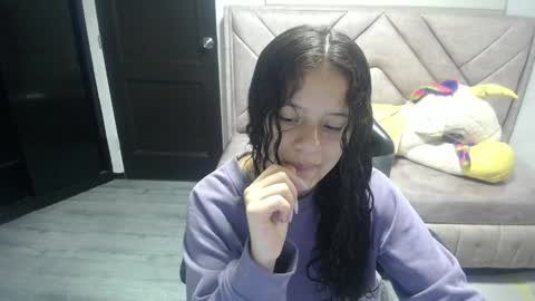 velvet_moon_v online show from October 2025 01:34:01 PM