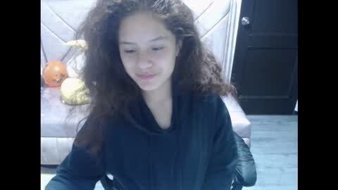 velvet_moon_v online show from October 2025 01:10:02 PM