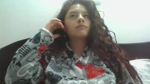 velvet_moon_v online show from April 2026 07:58:01 PM