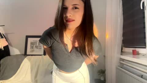 Snapshot of velvetfumble chatting on June 2026 09:28:02 PM Emma online show from June 2026 09:28:02 PM
