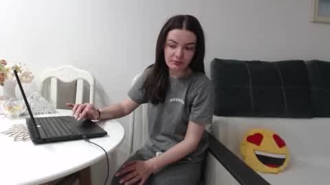 velvetmoon123 online show from March 2026 04:40:02 AM