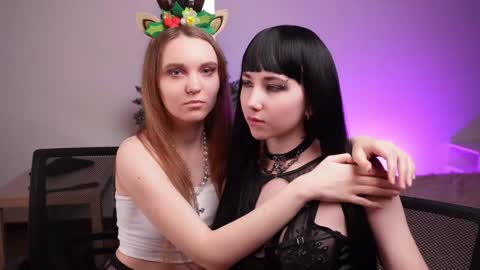 CLEOshort hair  TIna long hair  online show from December 2024 01:55:02 PM