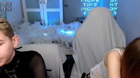 CLEOshort hair  TIna long hair  online show from January 2025 01:51:01 PM