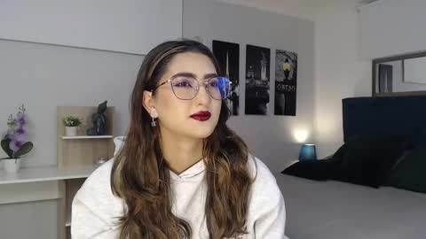 Snapshot of venus_steffen chatting on September 2025 12:29:01 PM Mia online show from September 2025 12:29:01 PM