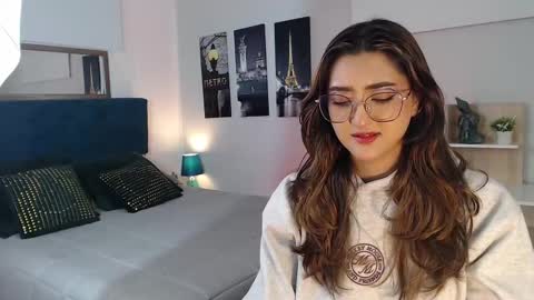 Snapshot of venus_steffen chatting on September 2025 12:21:01 PM Mia online show from September 2025 12:21:01 PM